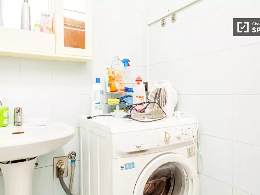 Immagine 10 di Camera condivisa in affitto  in Via Gaspare Gozzi a Roma