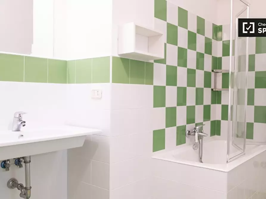 Immagine 6 di Camera condivisa in affitto  in Via dei Giovi a Roma