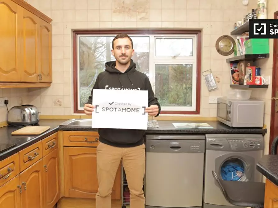 Immagine 4 di Camera condivisa in affitto  in Blackbush Ave, Romford RM6 5TU, UK a Barking