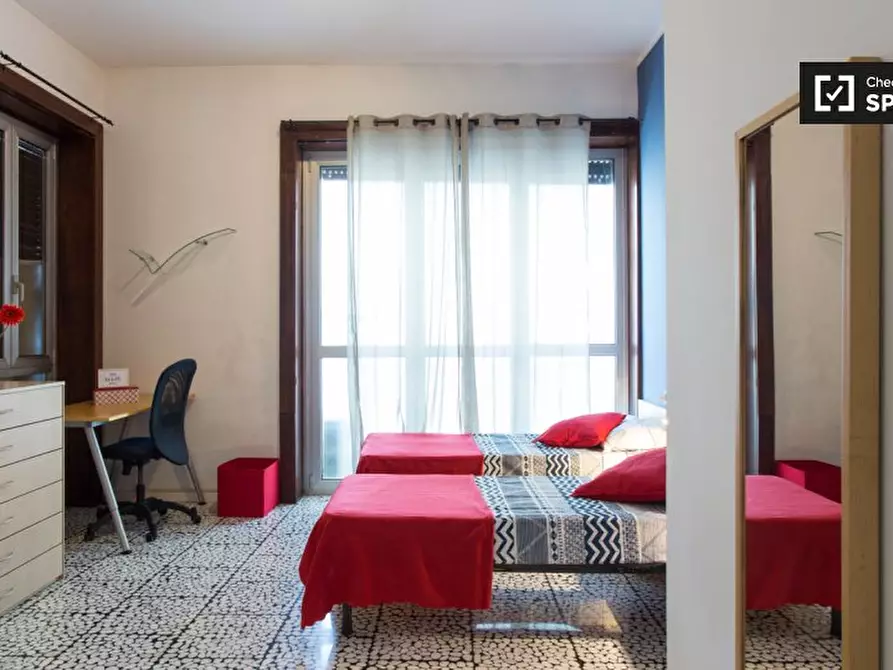 Immagine 3 di Camera condivisa in affitto  in Largo Isabella d'Aragona a Milano