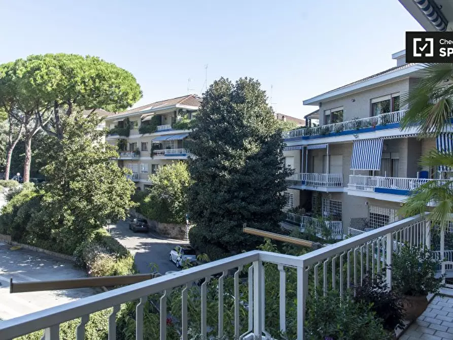 Immagine 8 di Camera condivisa in affitto  in Via della Camilluccia a Roma