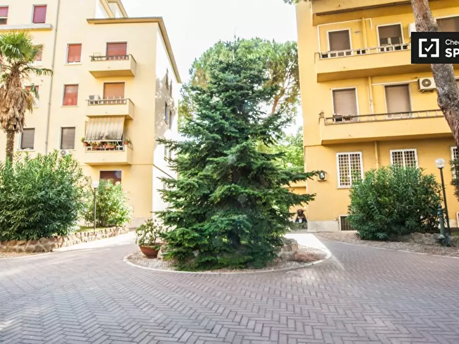 Immagine 10 di Camera condivisa in affitto  in Via Filippo Tolli a Roma