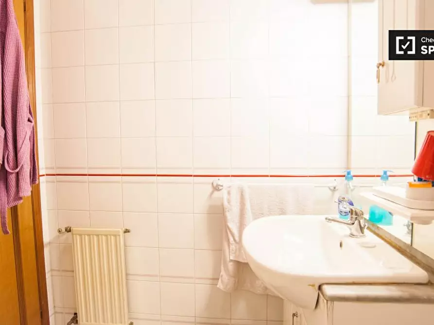 Immagine 10 di Camera condivisa in affitto  in Via Francesco Gentile a Roma