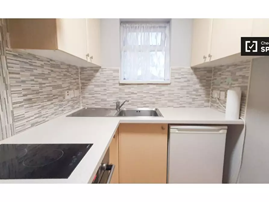 Immagine 7 di Ufficio in affitto  in Manor Way a Brent