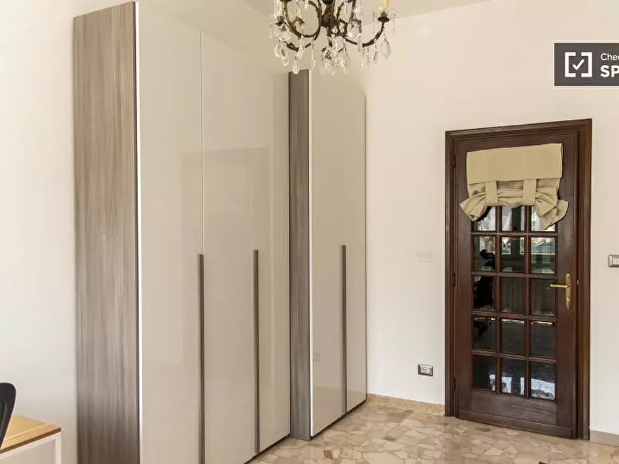 Immagine 2 di Camera condivisa in affitto  in Piazza Alfonso Neuschuler a Roma