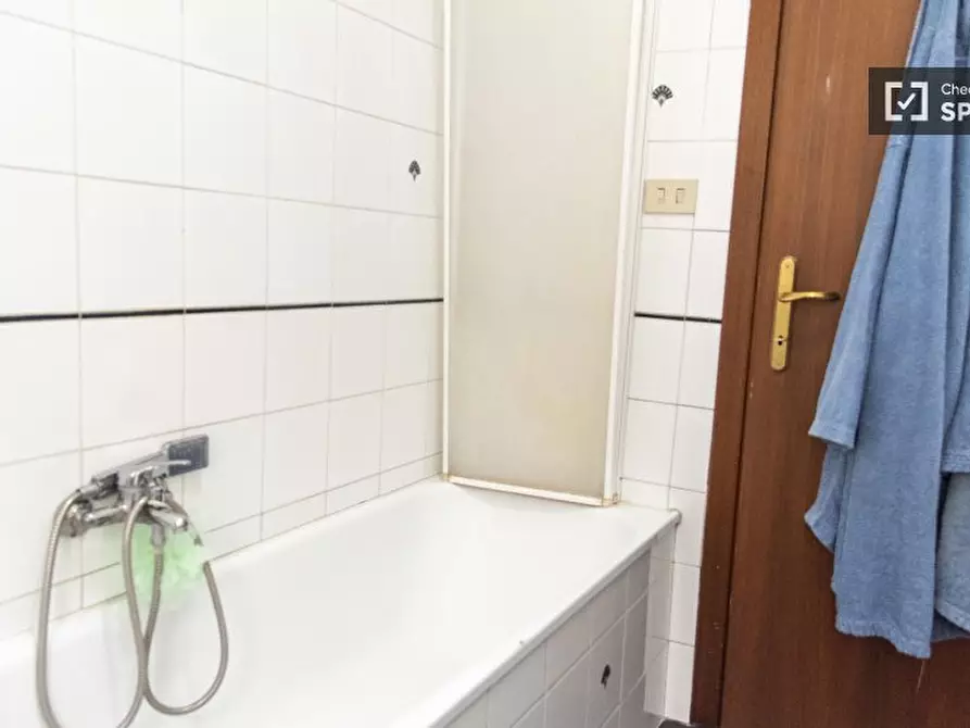 Immagine 7 di Camera condivisa in affitto  in Via Quirino Majorana a Roma