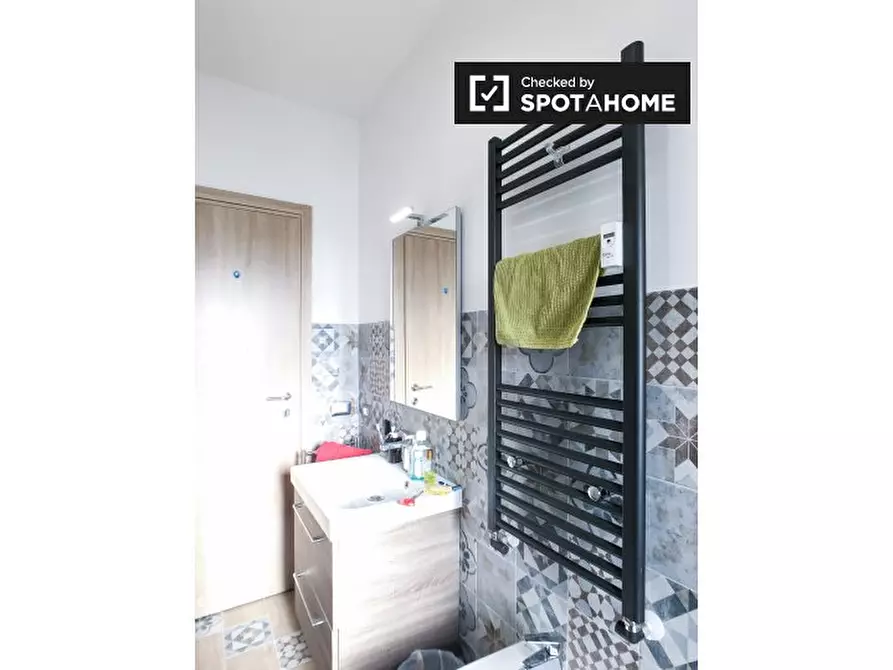 Immagine 12 di Camera condivisa in affitto  in Viale Giustiniano Imperatore a Roma