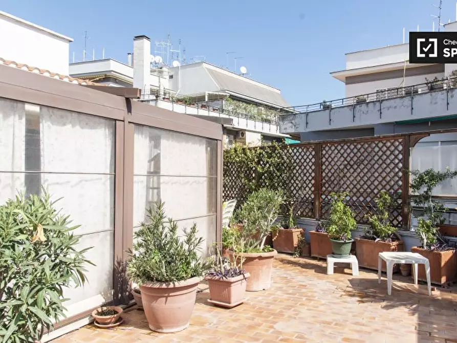 Immagine 16 di Camera condivisa in affitto  in Viale Somalia a Roma