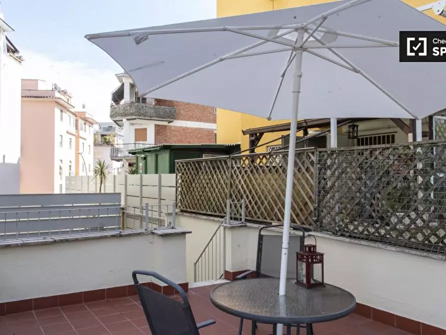 Immagine 19 di Camera condivisa in affitto  in Via Portuense a Roma