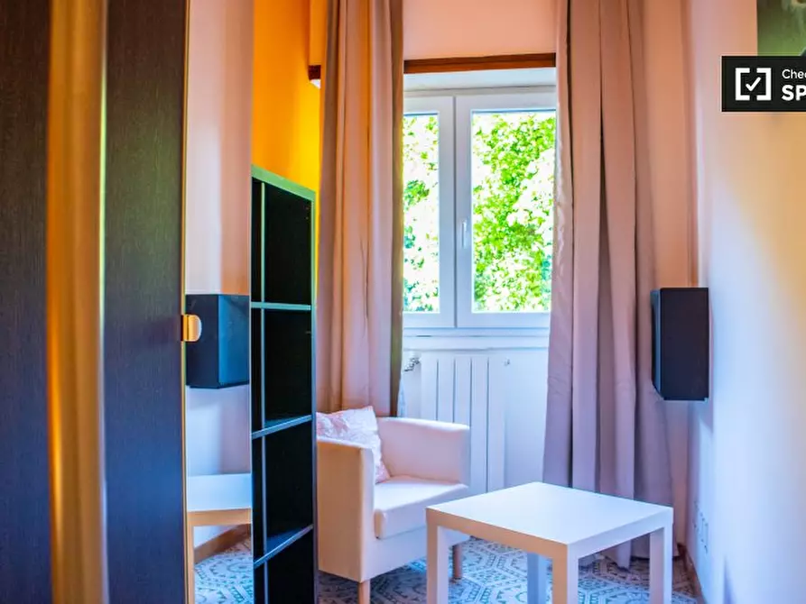 Immagine 2 di Camera condivisa in affitto  in Via Alfredo Catalani a Roma