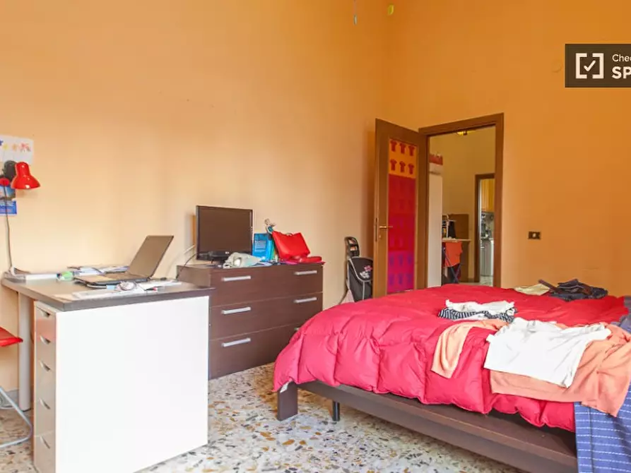 Immagine 4 di Camera condivisa in affitto  in Via Montefalco a Roma