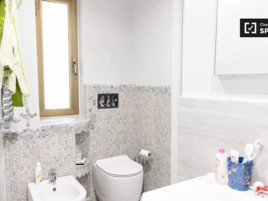 Immagine 11 di Camera condivisa in affitto  in Via Famagosta a Roma