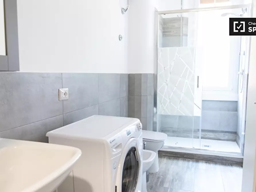 Immagine 2 di Camera condivisa in affitto  in Via Costantino Corvisieri a Roma