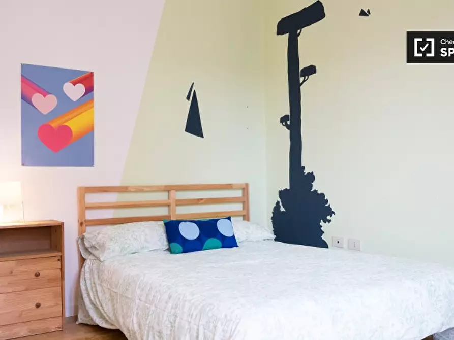 Immagine 2 di Camera condivisa in affitto  in Via dei Glicini a Roma