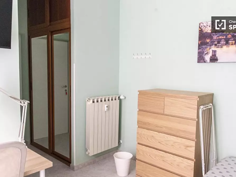 Immagine 1 di Camera condivisa in affitto  in Via dei Frassini a Roma