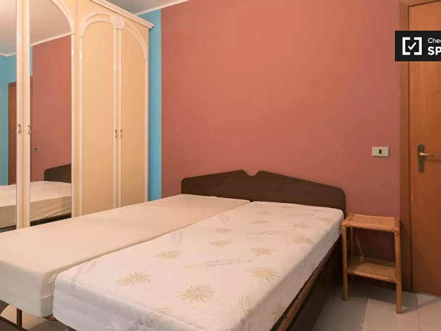 Immagine 3 di Camera condivisa in affitto  in Via Margaret Mead a Roma