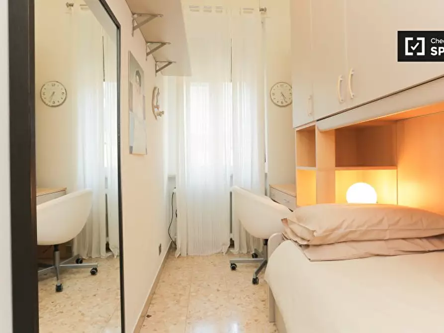 Immagine 4 di Camera condivisa in affitto  in Via Guglielmö Röntgen, 19, 20136 Milano MI, Italy a Milano