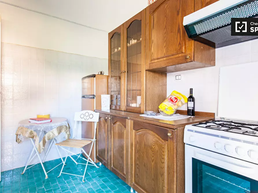 Immagine 19 di Camera condivisa in affitto  in Via Nemorense a Roma