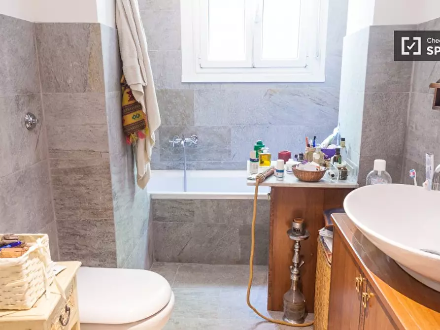 Immagine 7 di Camera condivisa in affitto  in Via Angelo Emo a Roma