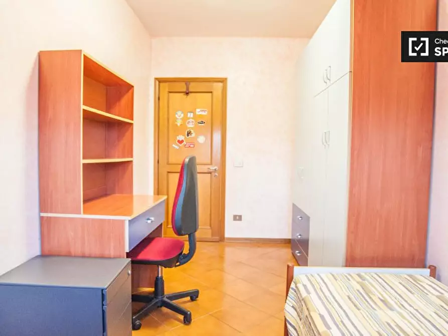 Immagine 2 di Camera condivisa in affitto  in Via Francesco Gentile a Roma