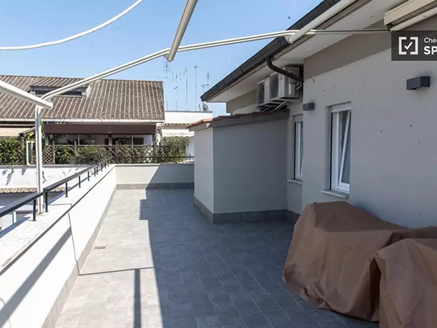 Immagine 14 di Appartamento in affitto  in Via Pietro Maffi a Roma