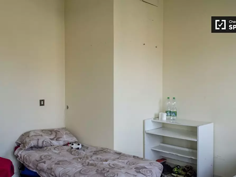 Immagine 2 di Camera condivisa in affitto  in Via Ozanam a Roma