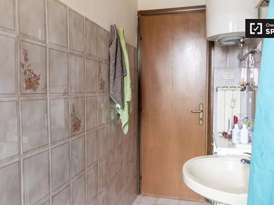 Immagine 9 di Camera condivisa in affitto  in Via Sinuessa a Roma