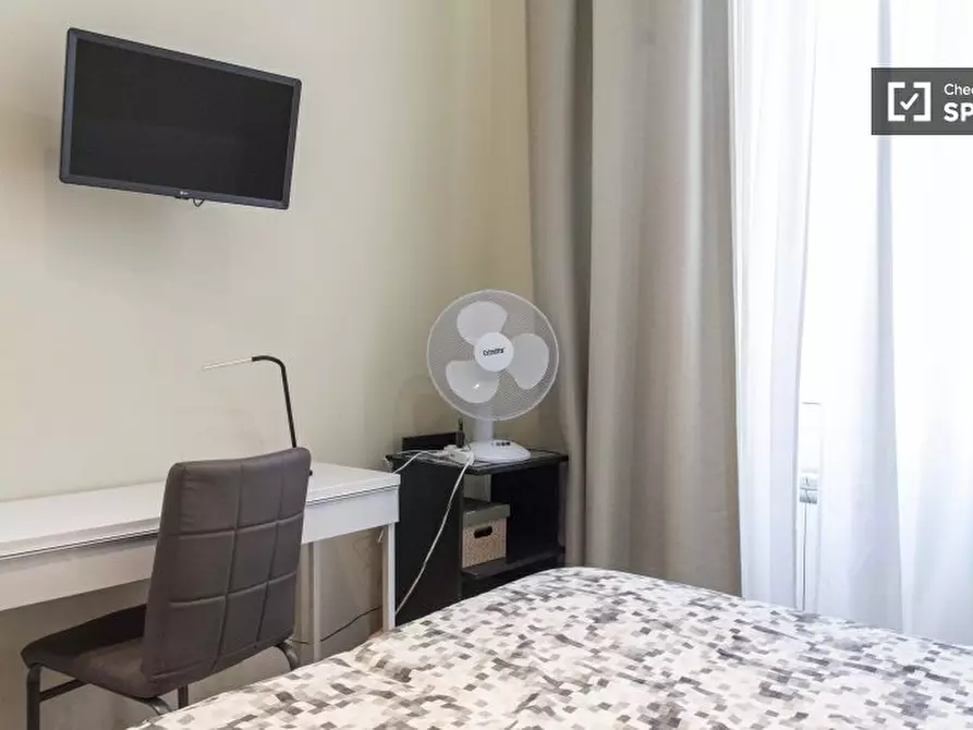 Immagine 3 di Camera condivisa in affitto  in via Carlo Emanuele a Roma