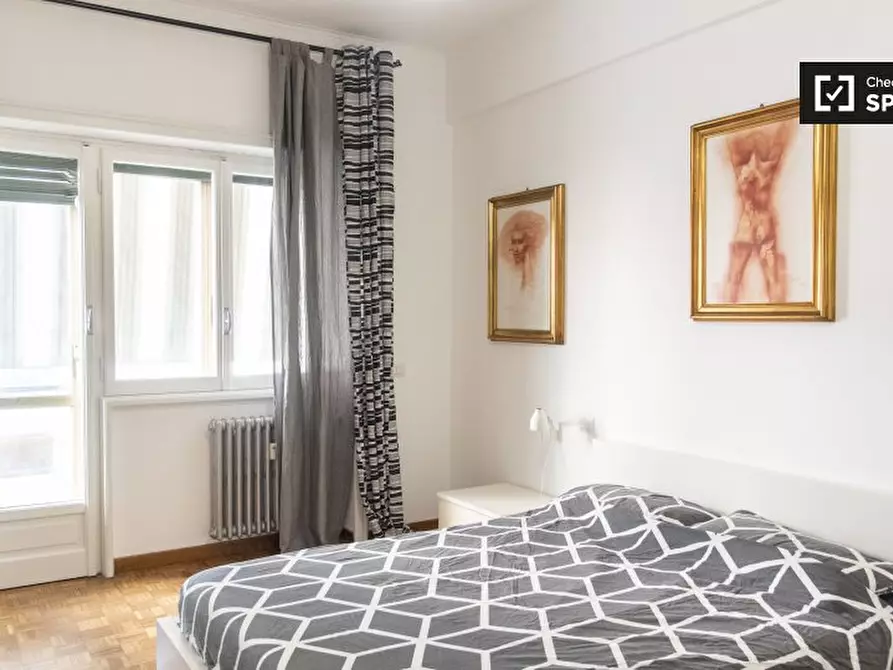 Immagine 12 di Camera condivisa in affitto  in Via Anastasio II a Roma