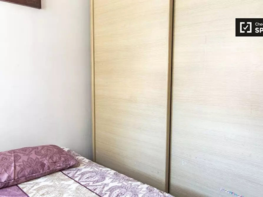 Immagine 3 di Camera condivisa in affitto  in Via Grottaferrata a Roma