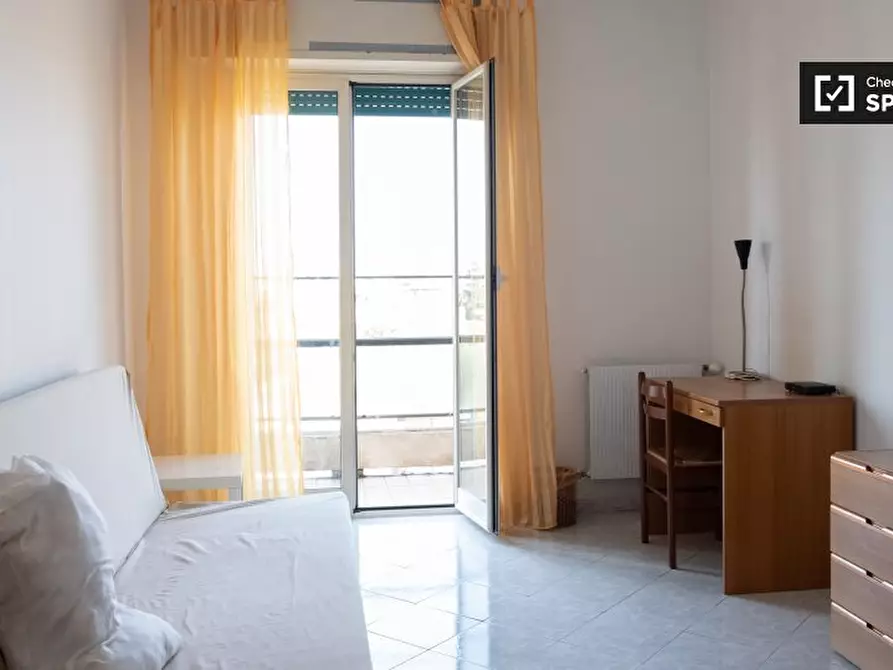 Immagine 2 di Camera condivisa in affitto  in Via Alfonso Borelli a Roma