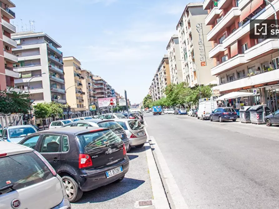 Immagine 19 di Camera condivisa in affitto  in Via Tuscolana a Roma