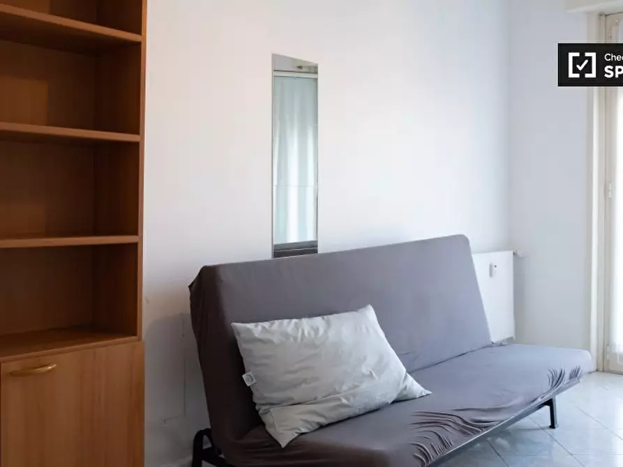 Immagine 4 di Camera condivisa in affitto  in Via Alfonso Borelli a Roma