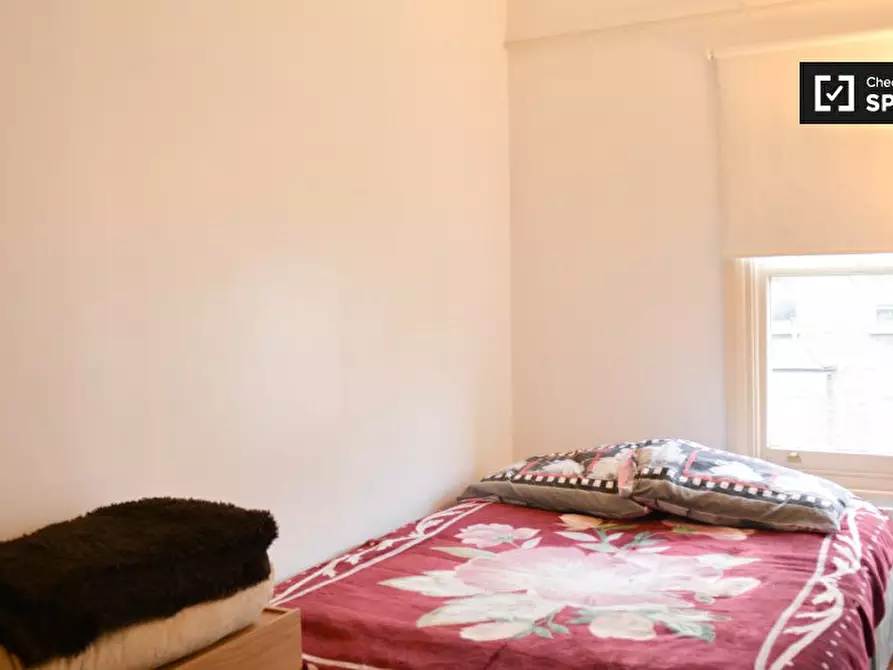 Immagine 9 di Appartamento in affitto  in Glengall Rd a Camden Town