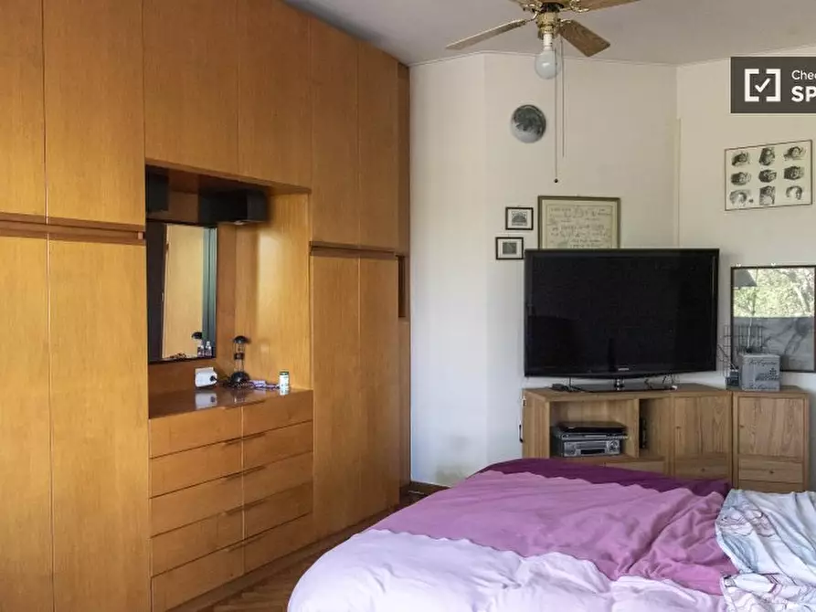 Immagine 3 di Camera condivisa in affitto  in Lungotevere di Pietra Papa a Roma