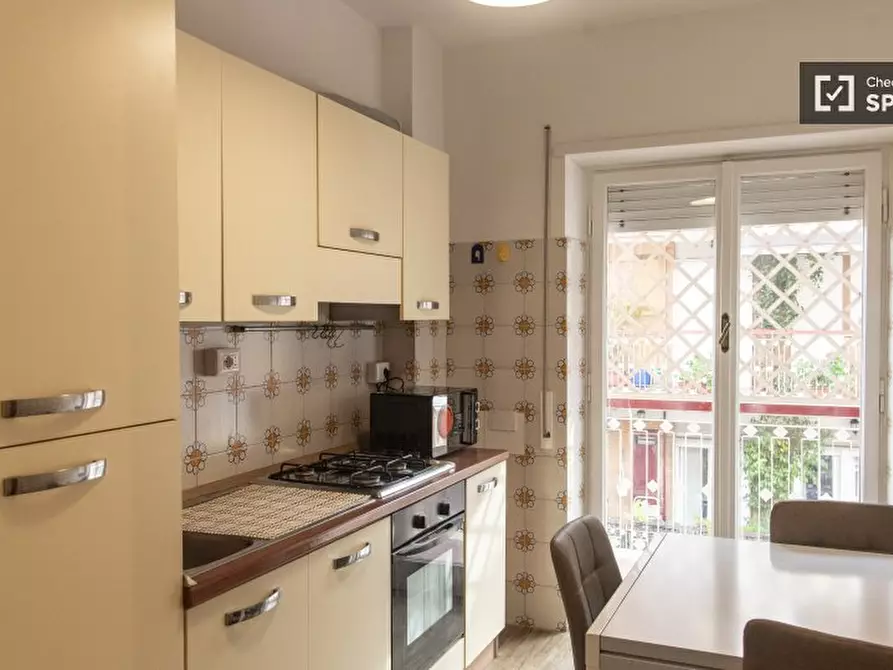 Immagine 13 di Camera condivisa in affitto  in Via Antonino Pio a Roma