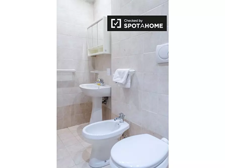 Immagine 18 di Appartamento in affitto  in Via Ildebrando Vivanti a Roma