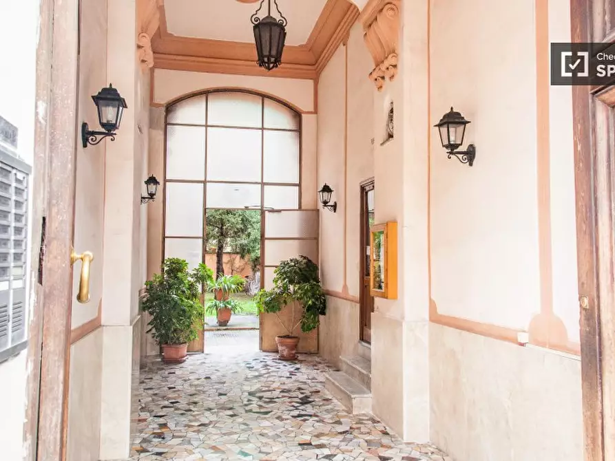 Immagine 12 di Camera condivisa in affitto  in via La Spezia a Roma