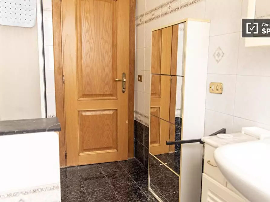 Immagine 8 di Camera condivisa in affitto  in Via Simone Ghini a Roma