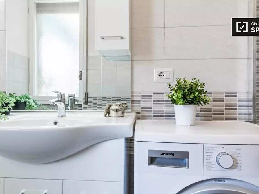 Immagine 14 di Camera condivisa in affitto  in Via Maniago a Milano