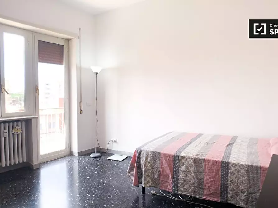 Immagine 3 di Camera condivisa in affitto  in Via Filippi, 00146 Roma RM, Italy a Roma