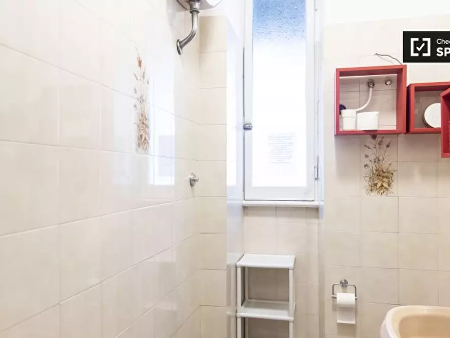Immagine 15 di Camera condivisa in affitto  in Via Camilla a Roma