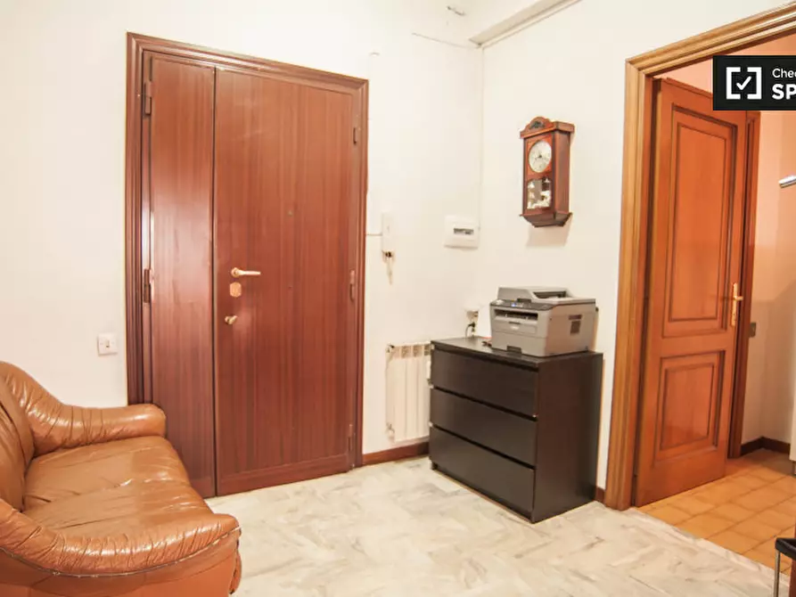 Immagine 12 di Camera condivisa in affitto  in Via Lucio Calpurnio Bibulo a Roma