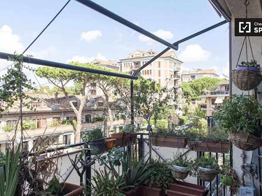 Immagine 8 di Camera condivisa in affitto  in Via Luigi Lilio a Roma