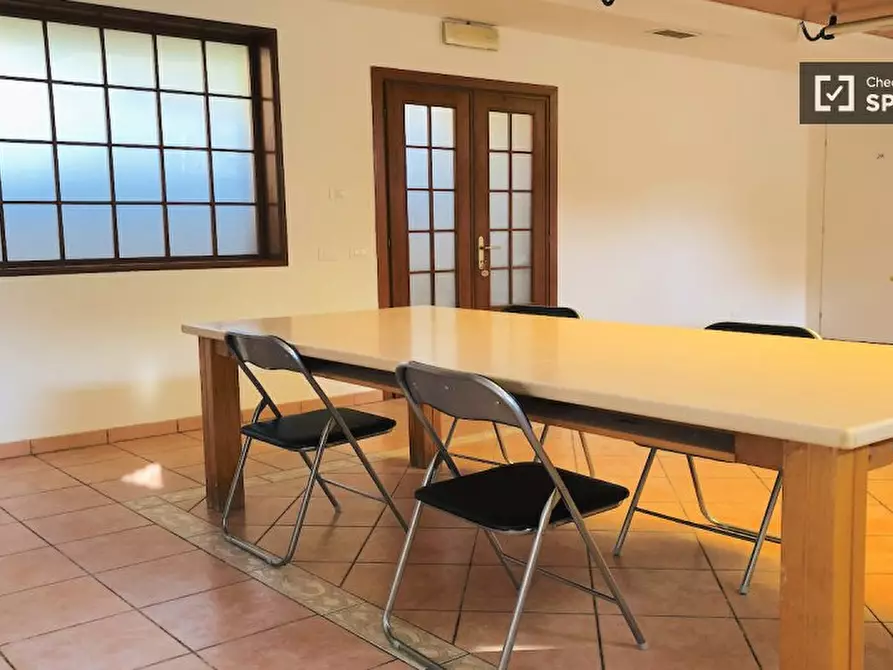 Immagine 19 di Camera condivisa in affitto  in Via Alessandro Brisse a Roma