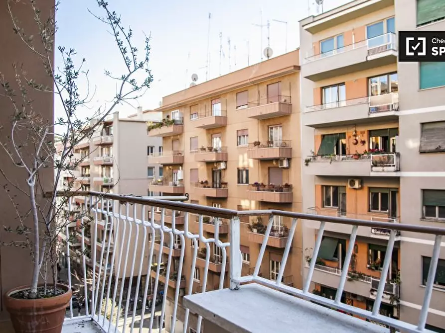 Immagine 6 di Camera condivisa in affitto  in Via Marcantonio Bragadin a Roma