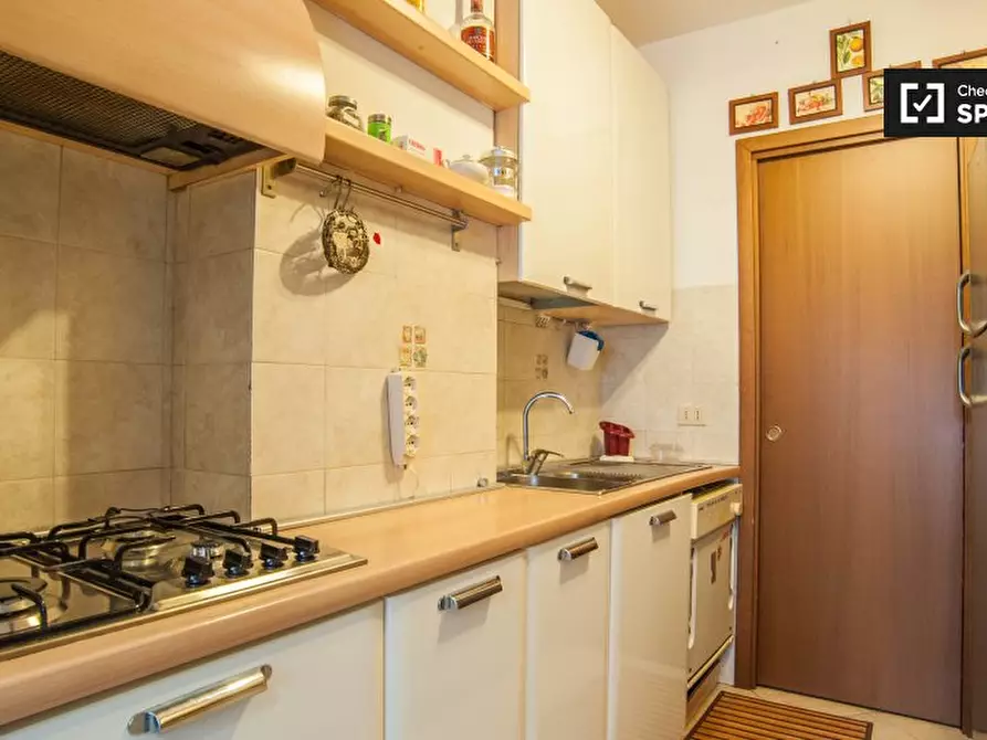 Immagine 13 di Camera condivisa in affitto  in Via del Podere Fiume a Roma