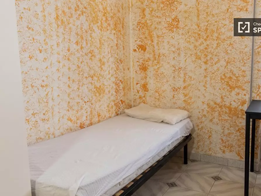 Immagine 2 di Camera condivisa in affitto  in Via Simone Ghini a Roma