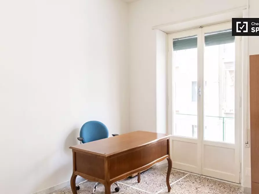 Immagine 4 di Camera condivisa in affitto  in Viale delle Provincie a Roma