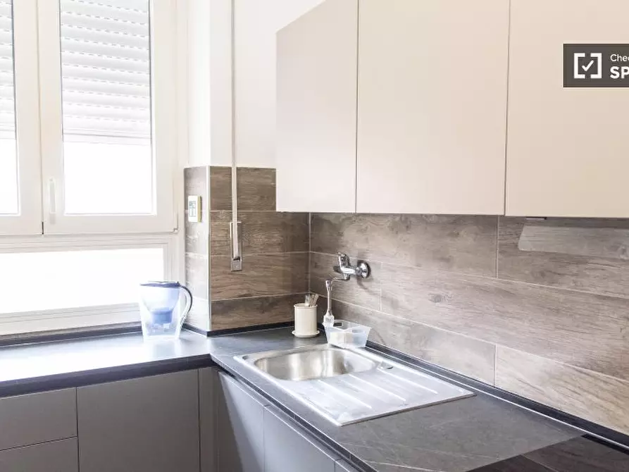 Immagine 6 di Camera condivisa in affitto  in Via Vetulonia a Roma